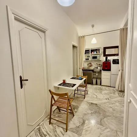 Апартаменты Edo's Rhome *